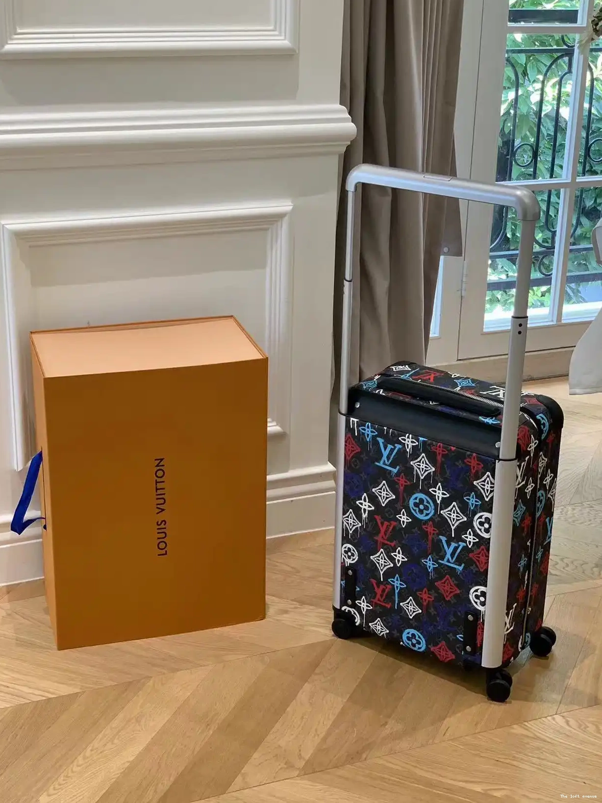 SUITCASE CUSTOM CABIN GRAFFITI HORIZON 55 37L 0617